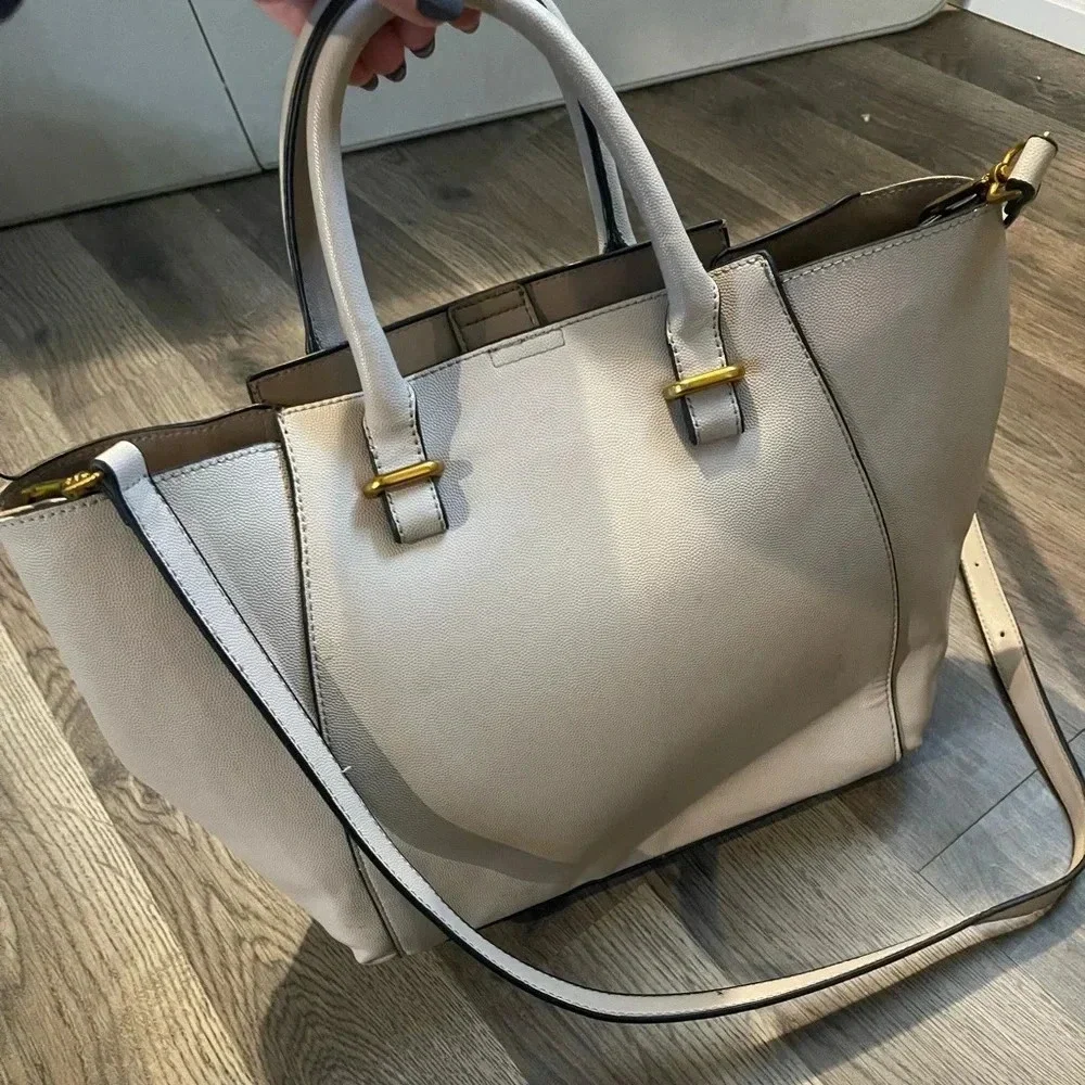 Woman's Purse - Picture 1 of 4